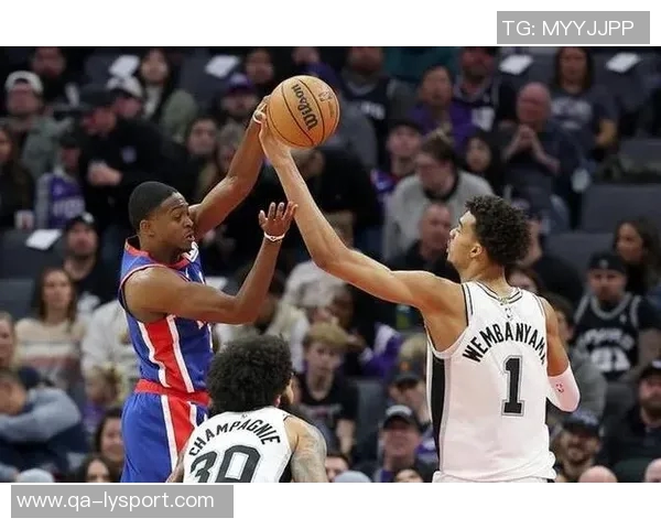 浓眉称赞文班投篮能力认为防守者只能祈祷他失手